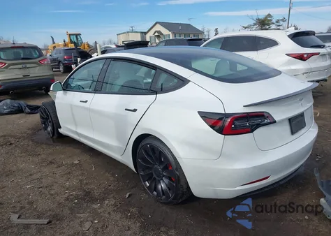 2022 Tesla Model 3 Performance Dual Motor All-Wheel Drive z USA, uszkodzony, nr VIN 5YJ3E1EC9NF102980